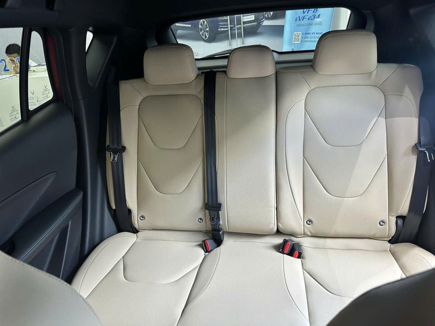 Nội thất VinFast Nerio Green — khoang cabin SUV điện rộng rãi, trợ lý ảo ViVi tiếng Việt