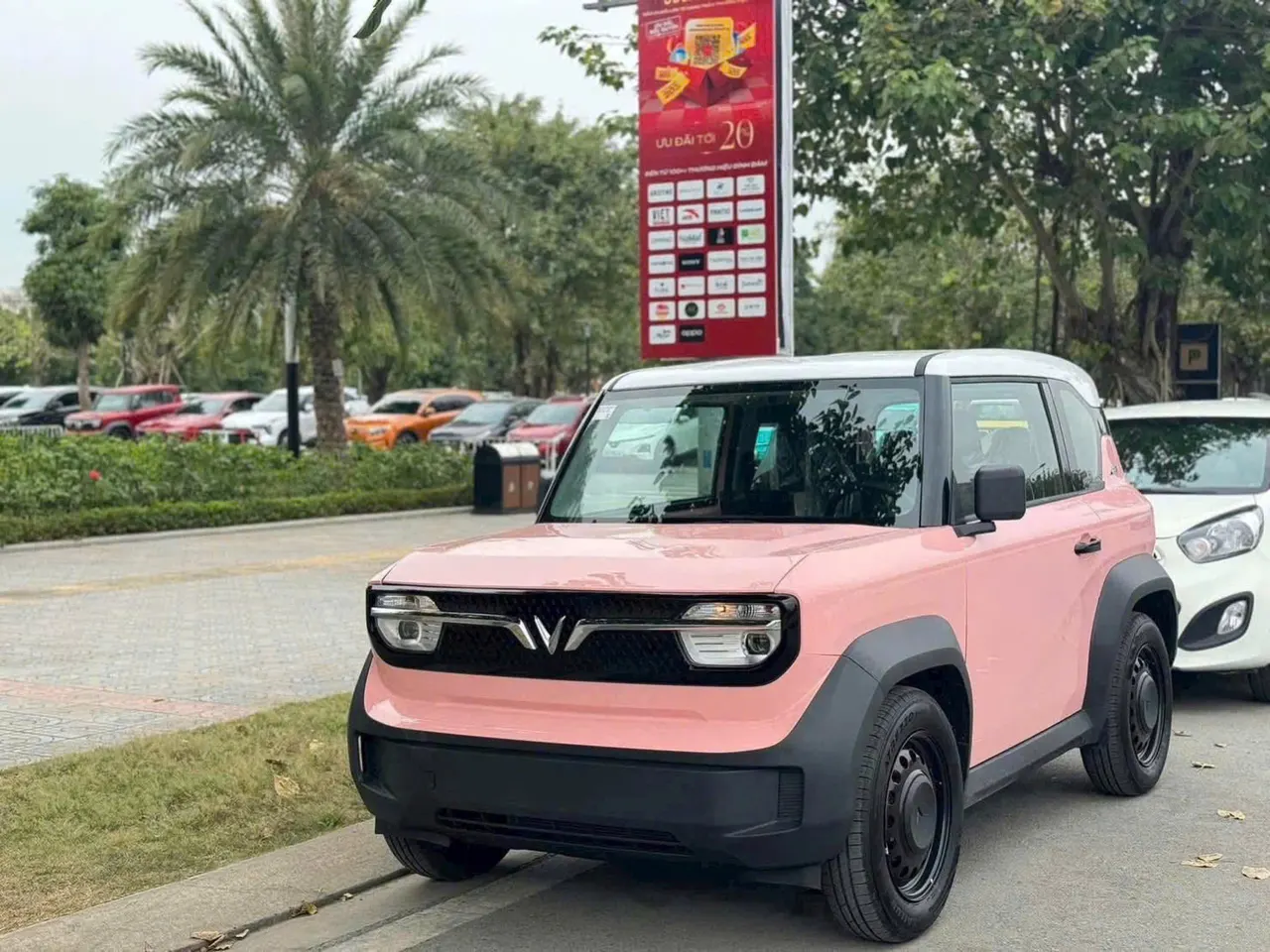 VinFast VF3 mặt trước góc bên phải — xe điện mini SUV nhỏ gọn 2026, bán chạy nhất