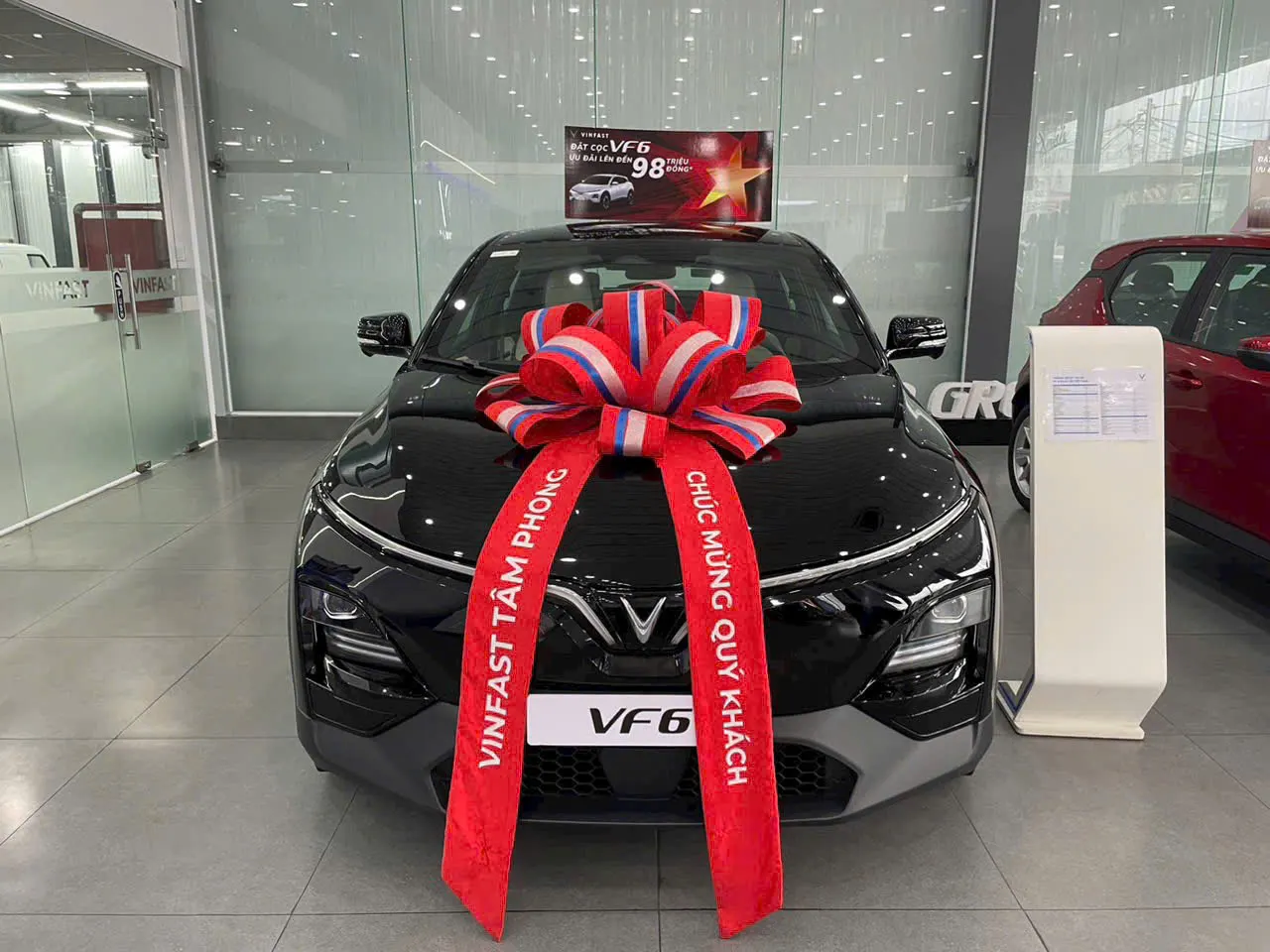 VinFast VF6 mặt trước chính diện — SUV điện hạng B 2026, lưới tản nhiệt và đèn LED đặc trưng
